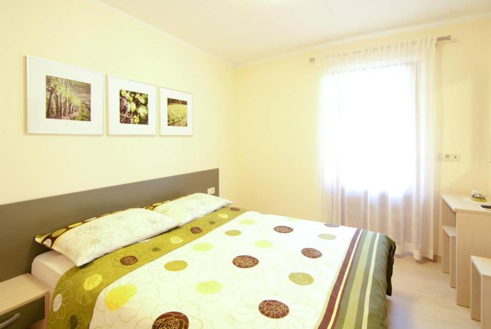 Kraljic - Primoz Cotar Bed & Breakfast Dornberk Екстериор снимка
